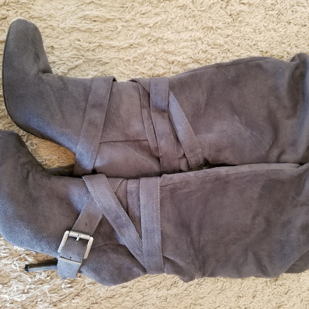 Women's grey knee high heeled boots, size 7.5
